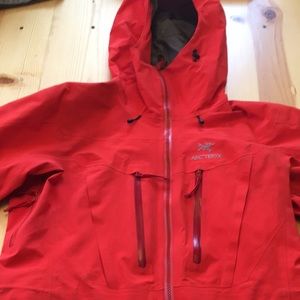 Arc’teryx Alpha SV women’s ski jacket